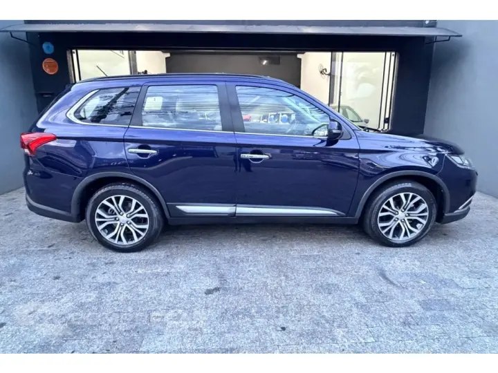 OUTLANDER 3.0 GT 4X4 V6 24V GASOLINA 4P AUTOMÁTICO