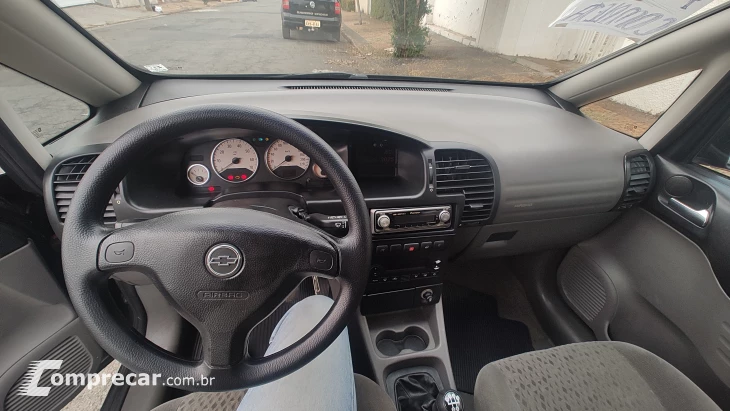 ZAFIRA 2.0 MPFI Elegance 8V
