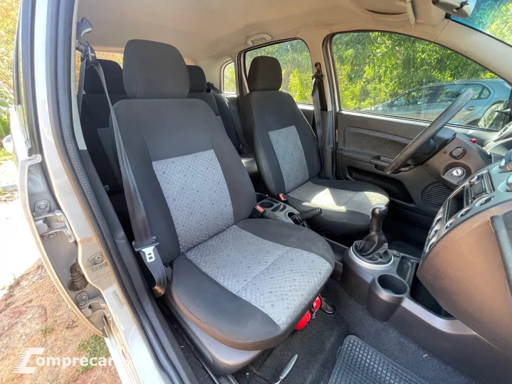 FIESTA 1.6 MPI Class Hatch 8V