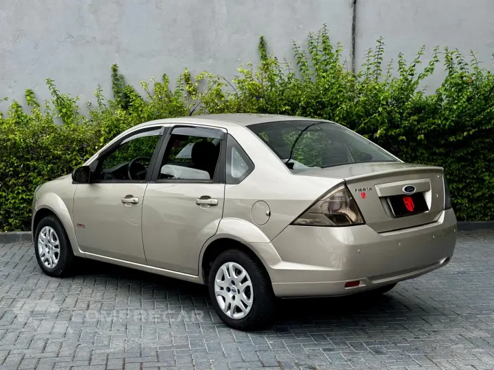 FIESTA 1.6 MPI Class Sedan 8V