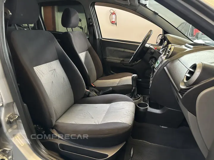 FIESTA 1.6 MPI Class Hatch 8V
