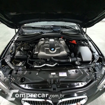 545I 4.4 Sedan V8 32V