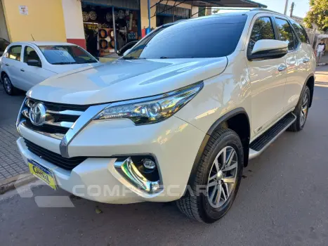 Toyota HILUX SW4 2.8 SRX 4X4 7 Lugares 16V Turbo Intercooler 4 portas