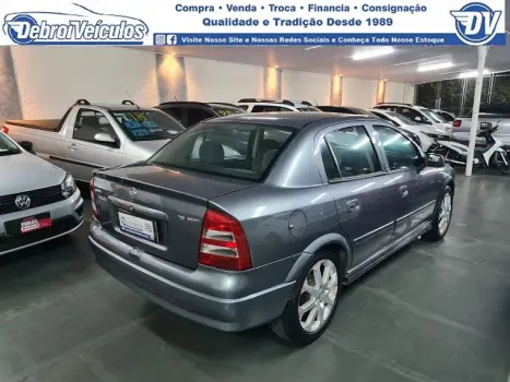 ASTRA 1.8 MPFI Millenium II Sedan 8V