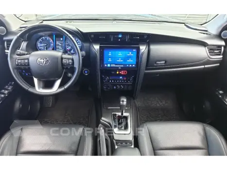 HILUX SW4 2.8 D-4D TURBO DIESEL SRX 7L 4X4 AUTOMÁTICO