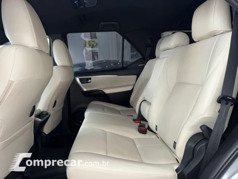 HILUX SW4 2.8 SRX Diamond 4X4 7 Lugares 16V Turbo Intercoole