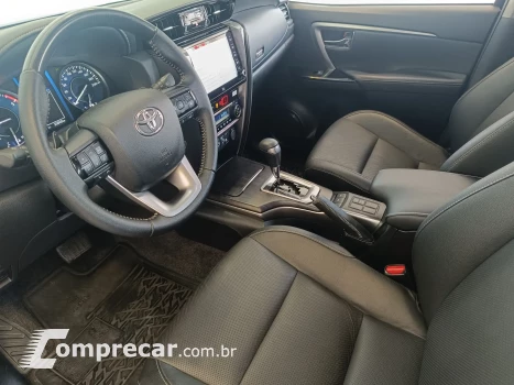 HILUX SW4 2.8 D-4D TURBO SRX 7L 4X4 AUTOMÁTICO