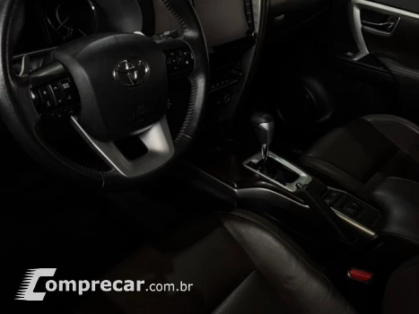 HILUX SW4 - 2.8 D-4D TURBO SRX 7L 4X4 AUTOMÁTICO