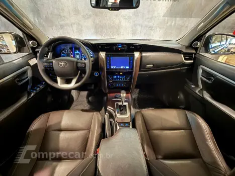 Hilux SW4 2.8 16V 4P SRX PLATINUM 4X4 7 LUGARES TURBO DIESEL