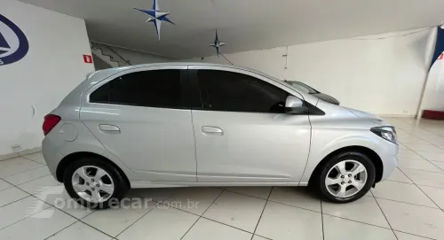 Onix Hatch 1.4 4P FLEX LT AUTOMÁTICO