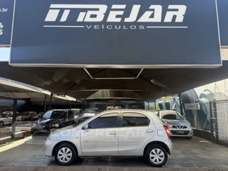 Toyota ETIOS HATCH - 1.3 XS 16V 4P MANUAL 4 portas