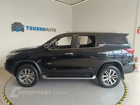 HILUX SW4 2.8 SRX 4X4 7 LUGARES 16V TURBO INTERCOOLER 4P AUT