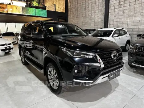 HILUX SW4 2.8 D-4D TURBO DIESEL SRX 7L 4X4 AUTOMÁTICO