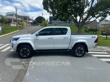 HILUX 2.8 D-4D TURBO DIESEL CD SRX PLUS 4X4 AUTOMÁTICO