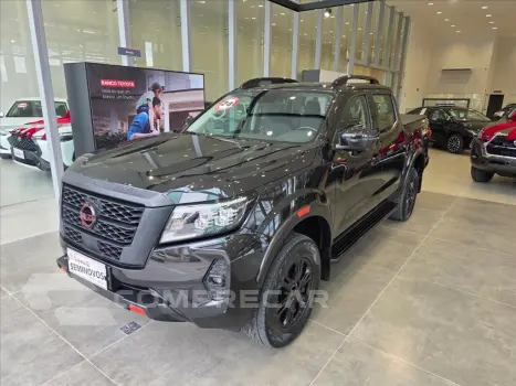 NISSAN FRONTIER 2.3 16V TURBO DIESEL PRO4X CD 4X4 AUTOMÁ 4 portas