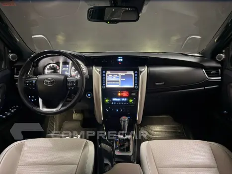 HILUX SW4 2.8 D-4D TURBO DIESEL DIAMOND 7L 4X4 AUTOMÁTICO
