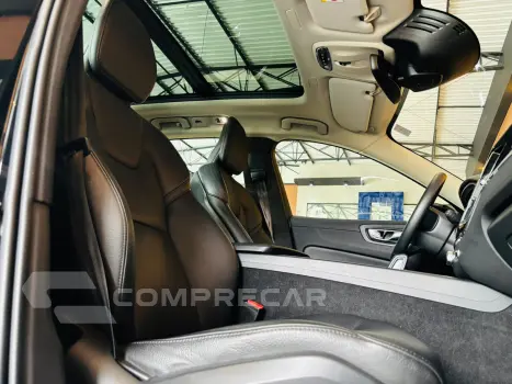 XC60 2.0 T8 Hybrid Momentum AWD Geartronic