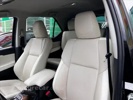 HILUX SW4 2.8 SRX Diamond 4X4 7 Lugares 16V Turbo Intercoole