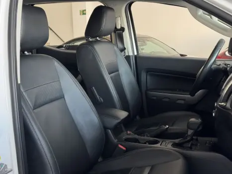 Ranger 3.2 20V CABINE DUPLA 4X4 LIMITED TURBO DIESEL AUTOMÁT