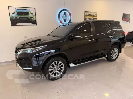 Toyota Hilux SW4 2.8 16V 4P SRX 4X4 7 LUGARES TURBO DIESEL AUTOMÁTI 4 portas