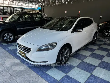 Volvo V40 2.0 T4 Dynamic Turbo 4 portas