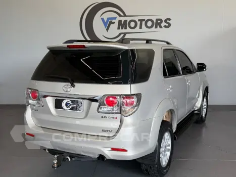 HILUX SW4 3.0 SRV 4X4 7 LUGARES 16V TURBO INTERCOOLER DIESEL