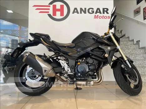 SUZUKI GSR 750