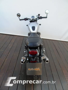 TRIUMPH STREET TWIN