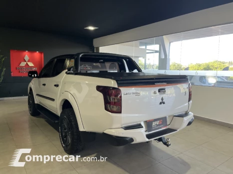 L200 TRITON 2.4 16V Turbo Sport Hpe-s CD 4X4