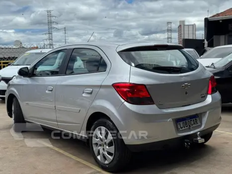 Onix 1.4 LT SPE/4