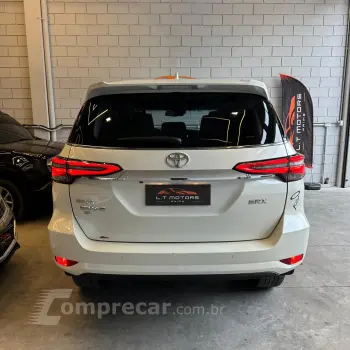 HILUX 2.8 SW4 4X4 8V