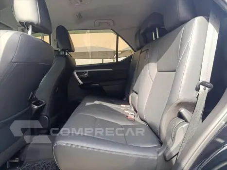HILUX SW4 2.8 D-4D TURBO DIESEL SRX PLATINUM 7L 4