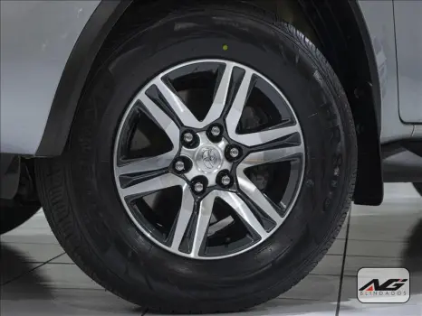 HILUX SW4 2.7 SRV 7 Lugares 4X2 16V