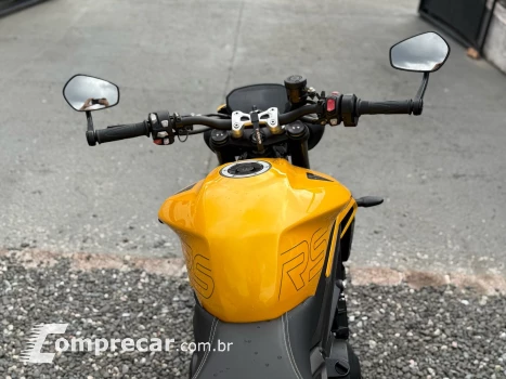 STREET TRIPLE RS
