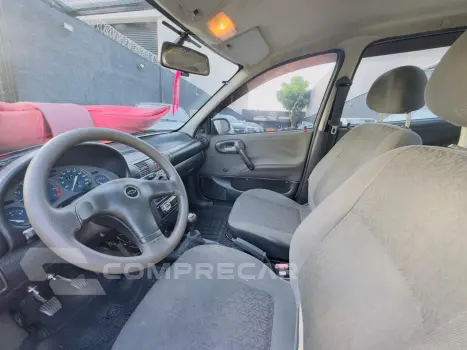 Classic Sedan 1.6 4P