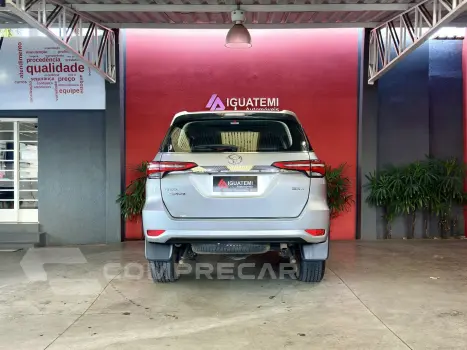 HILUX SW4 2.8 D-4D TURBO DIESEL SRX 7L 4X4 AUTOMÁTICO