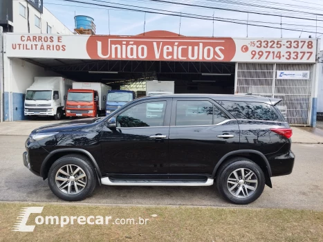 Toyota HILUX 2.8 SW4 4X4 8V 4 portas