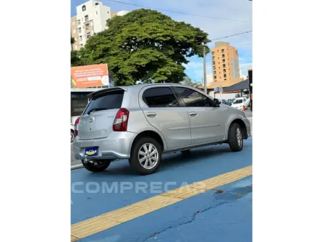 ETIOS 1.5 X PLUS 16V FLEX 4P AUTOMÁTICO