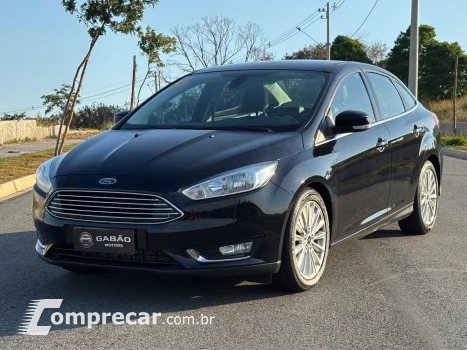 FORD FOCUS 2.0 TITANIUM PLUS FASTBACK 16V FLEX 4P POWERSHIFT 4 portas