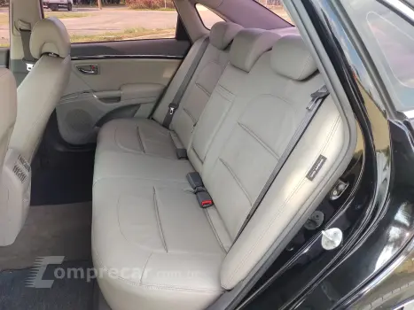 AZERA 3.3 MPFI GLS Sedan V6 24V