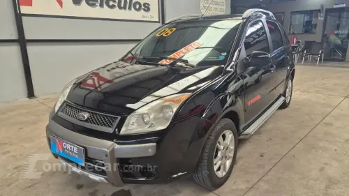 FORD FIESTA 1.0 MPI Trail Hatch 8V 4 portas