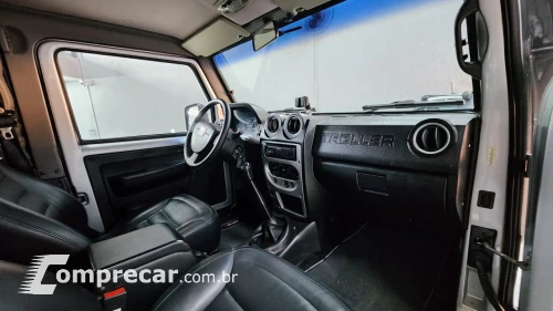 T-4 4x4 3.0 TB Int. Cap. Rígida Diesel