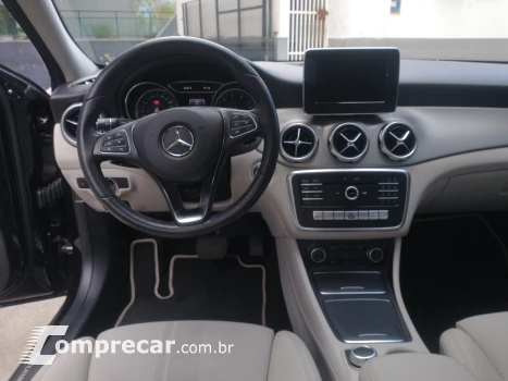 Mercedes-Benz GLA 200 1.6 CGI Night 7g-dct 4 portas
