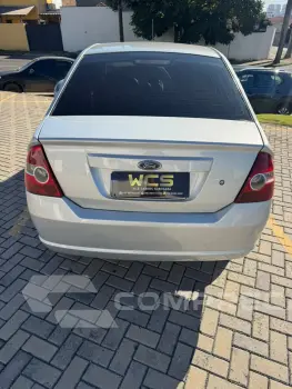 Fiesta Class sedan 1.6 Completo
