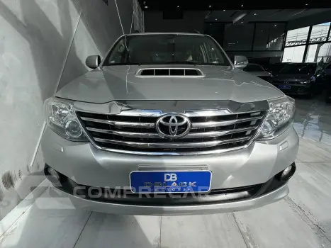 Hilux SW4 SRV D4-D 4x4 3.0 TDI Dies. Aut