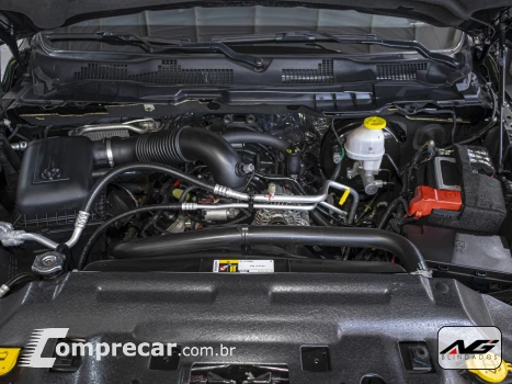 CLASSIC 5.7 V8 Laramie Night Edition CD 4X4