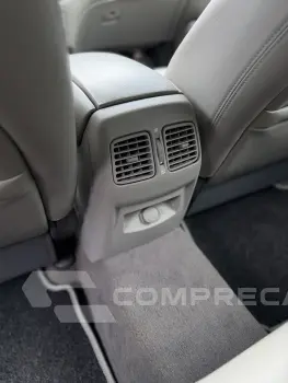 AZERA 3.3 MPFI GLS Sedan V6 24V