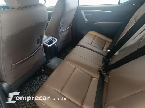 HILUX SW4 2.8 SRX 4X4 7 LUGARES 16V TURBO INTERCOOLER 4P AUT