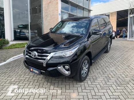 Toyota Hilux SW4 SR 4x2 2.7 Flex 16V Aut. 4 portas