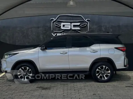 HILUX SW4 2.8 D-4D TURBO DIESEL DIAMOND 7L 4X4 AUTOMÁTICO